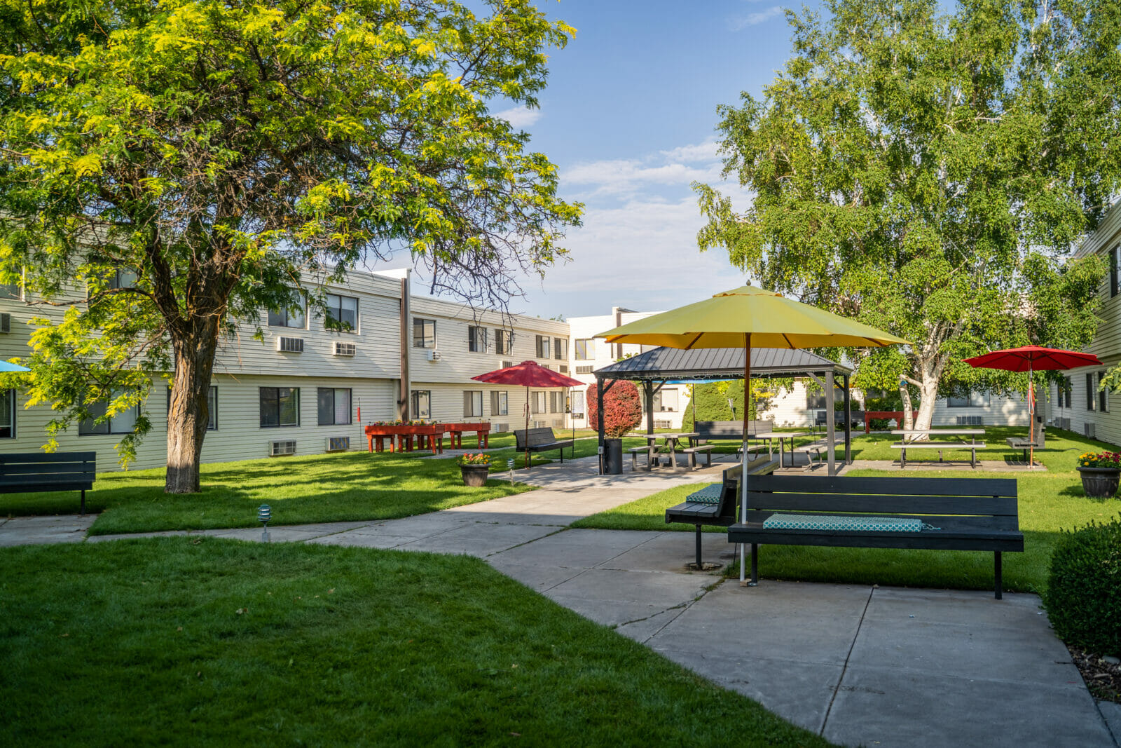 Private Courtyard Lincoln Court Idaho Falls Independent Assisted and Memory Care Senior Living Community