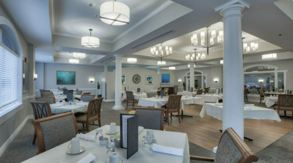 An upscale modern dining room at Lakewood Reserve.