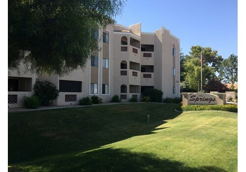 The Springs of Scottsdale Senior Independent & Assisted Living in Scottsdale, AZ pool courtyard