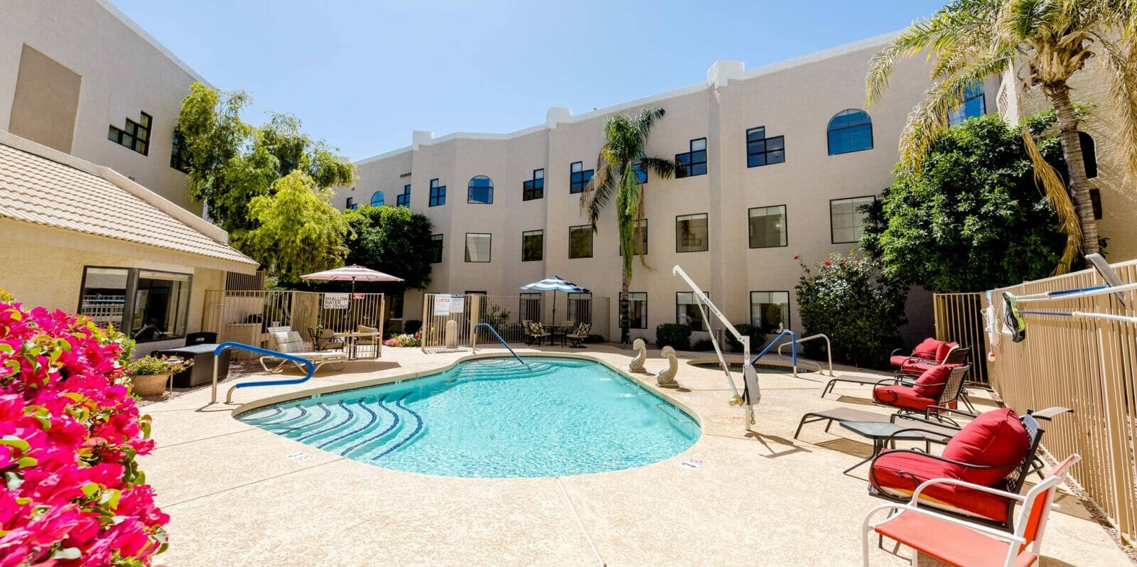 The Springs of Scottsdale Senior Independent & Assisted Living in Scottsdale, AZ pool courtyard