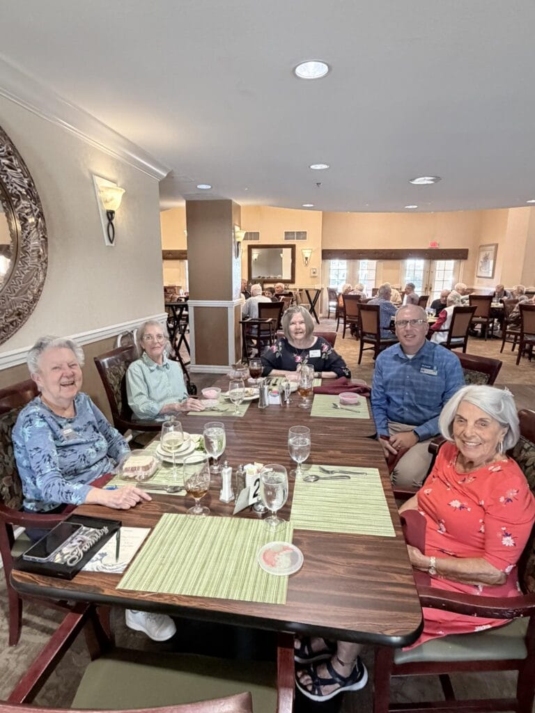 The Forum at Tucson Senior Living residents having lunch with executive director.